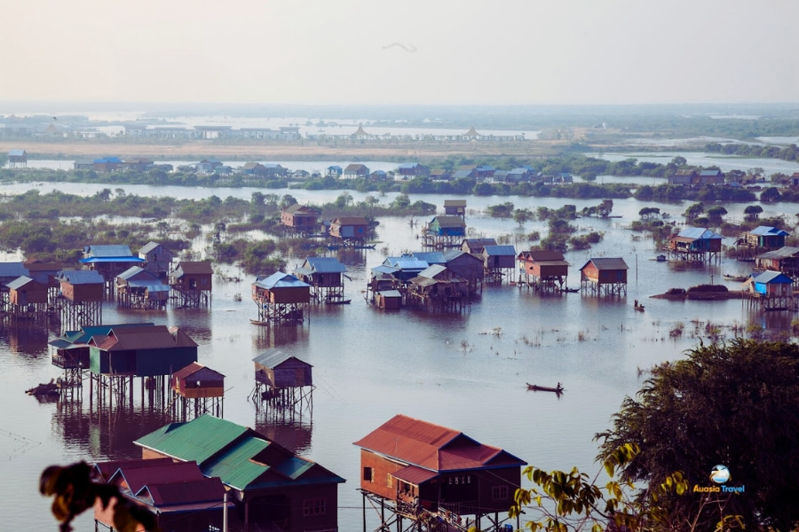 Aerial view of Tonle Sap floating village on the water in Cambodia – Auasia Travel